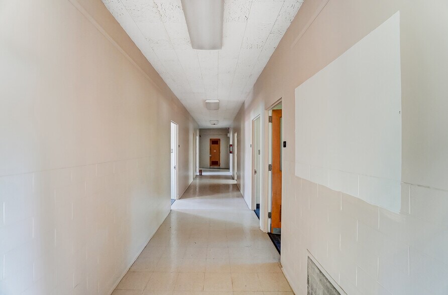 More Photos Of 800 Livermore St, Yellow Springs Research And Development For Sale