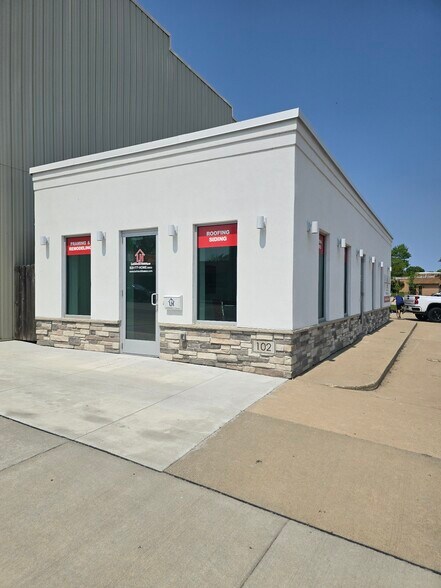 More Photos Of 102 W Wisconsin Ave, Kaukauna General Retail For Sale