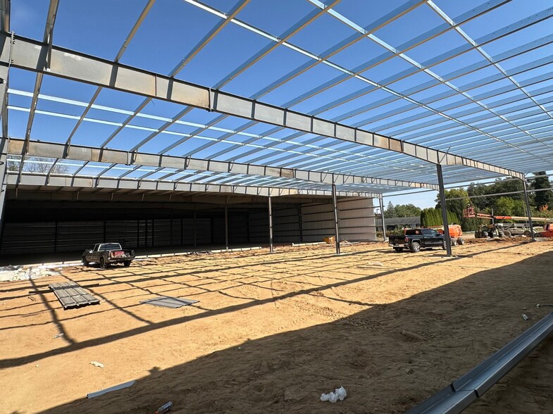 More Photos Of 1100 N Main St, Three Rivers Manufacturing For Lease