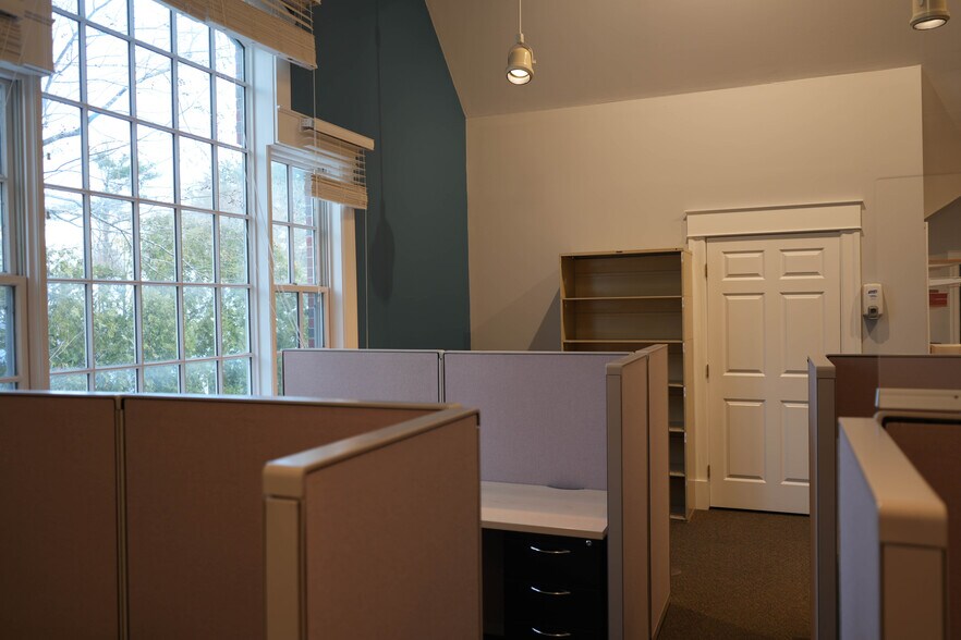 More Photos Of 1 Club Acre Ln, Bedford Office For Lease