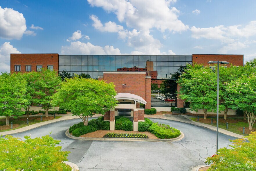 Primary Photo Of 1900 10th Ave, Columbus Medical For Lease