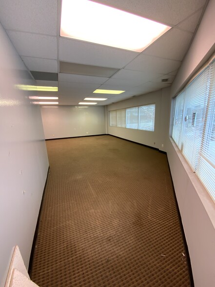 More Photos Of 2908 2nd Ave SE, Calgary Warehouse For Lease