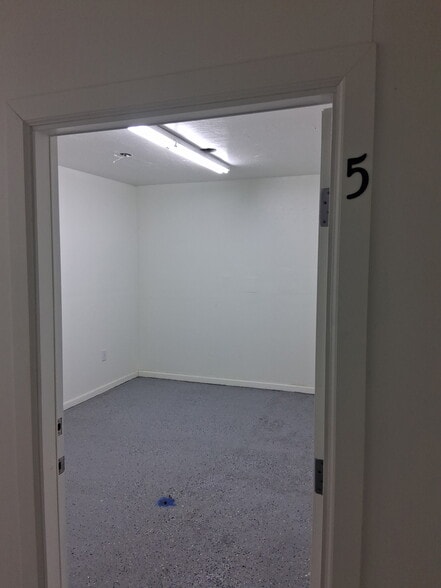 More Photos Of 1605 W Broadway Rd, Phoenix Warehouse For Sale