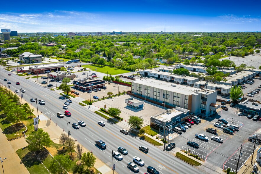 More Photos Of 908 N Collins St, Arlington Auto Dealership For Sale