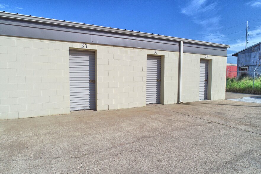 More Photos Of 5849 Holly Rd, Corpus Christi Self Storage For Sale