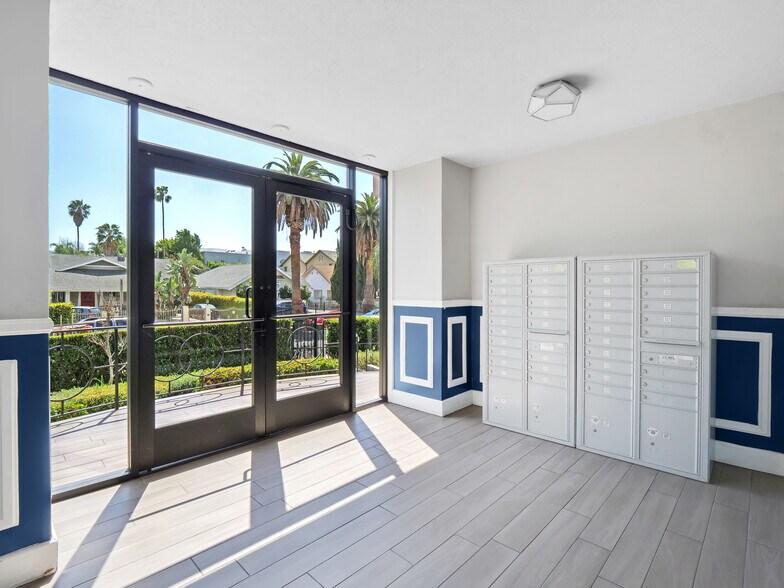 More Photos Of 5535 Carlton Way, Los Angeles Apartments For Sale