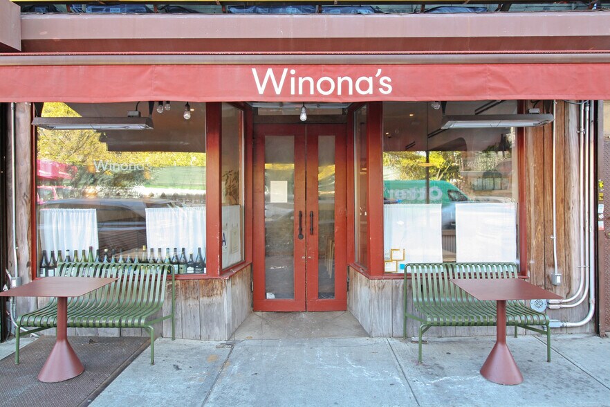 Primary Photo Of 676 Flushing Ave, Brooklyn Restaurant For Lease