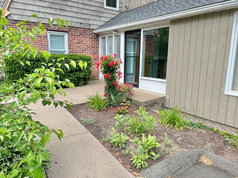 More Photos Of 46 W Avon Rd, Avon Office For Sale