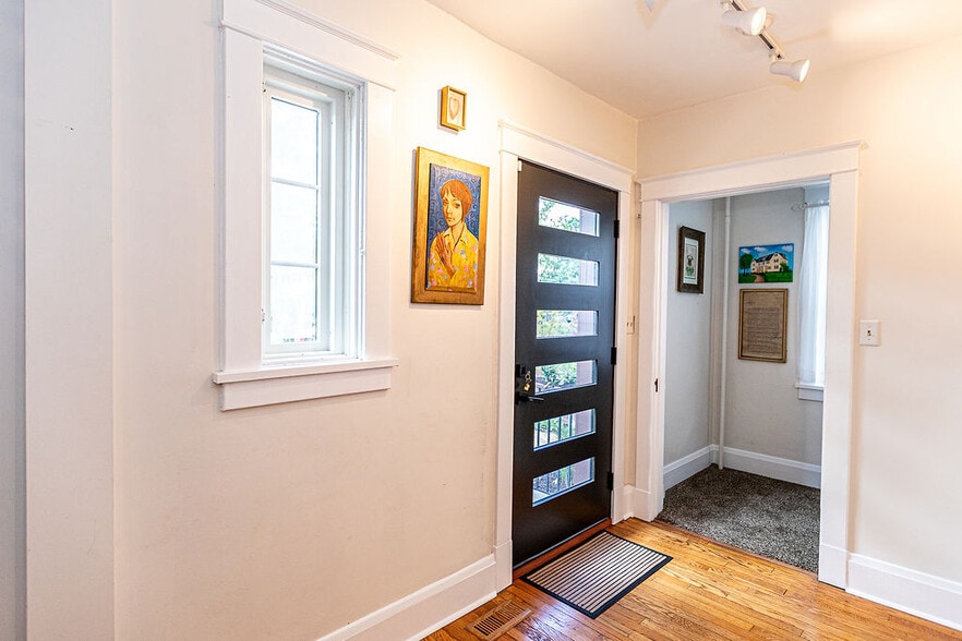 More Photos Of 404 Allegheny Ave, Towson Office For Sale