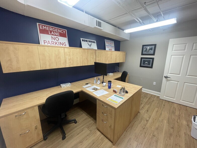 More Photos Of 95 S Main St, Memphis Storefront Retail Office For Lease