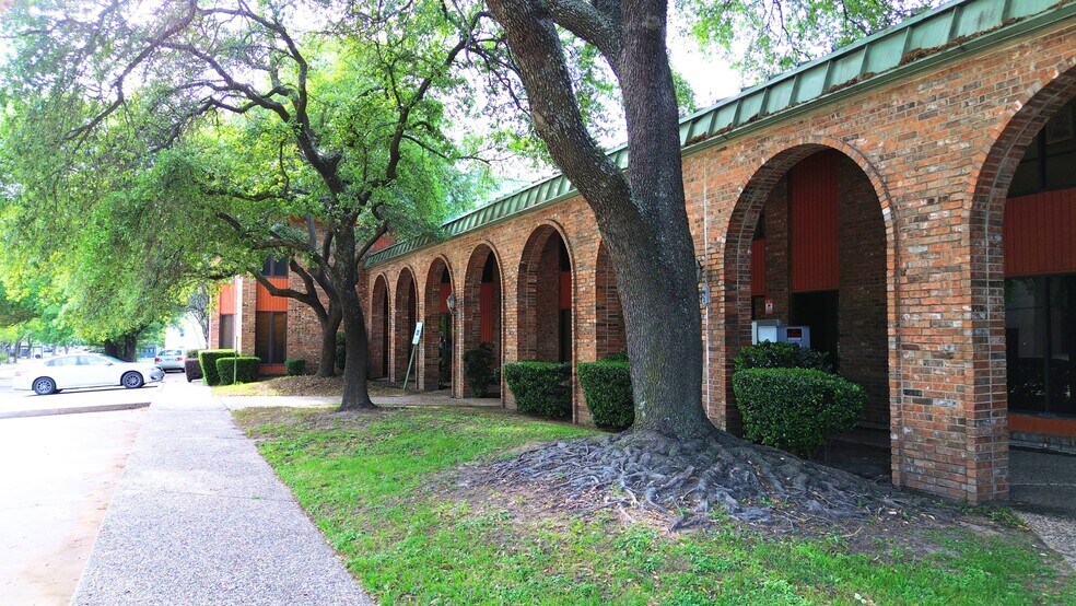 More Photos Of 12989 Jupiter Rd, Dallas Office For Sale