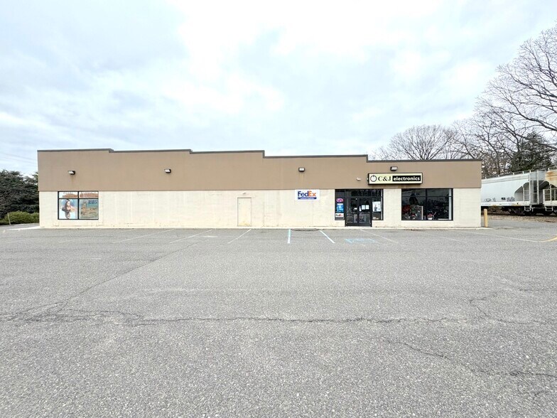 More Photos Of 1025 N Pearl St, Bridgeton Storefront For Lease