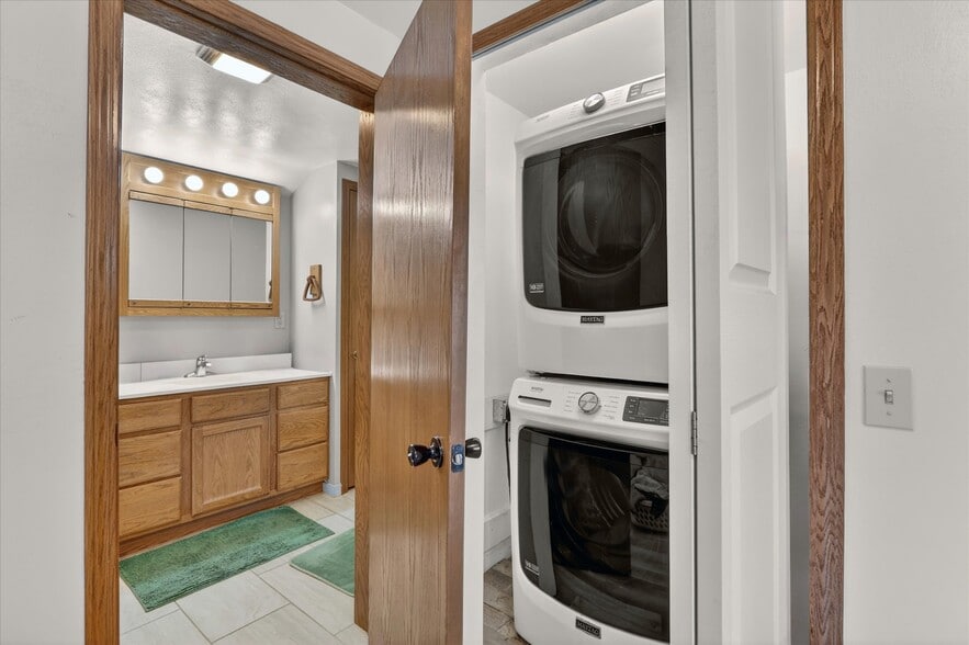 More Photos Of 11802 N Charley Bluff Rd, Milton Restaurant For Sale