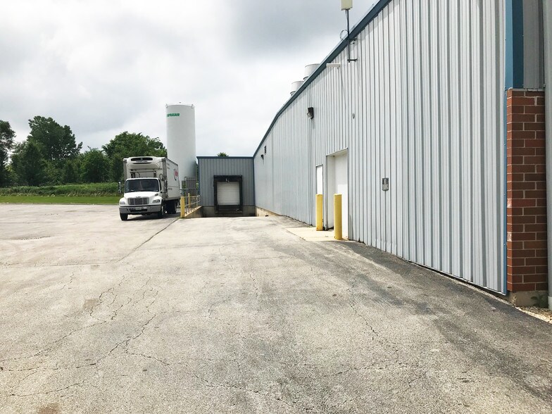 More Photos Of 740 Schneider Dr, South Elgin Manufacturing For Sale