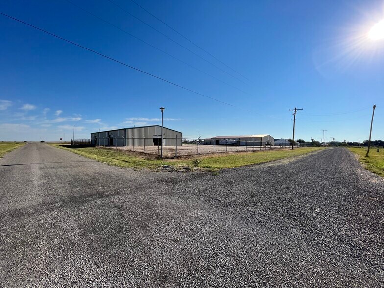 More Photos Of 13441 US Highway 60, Arnett Warehouse For Lease