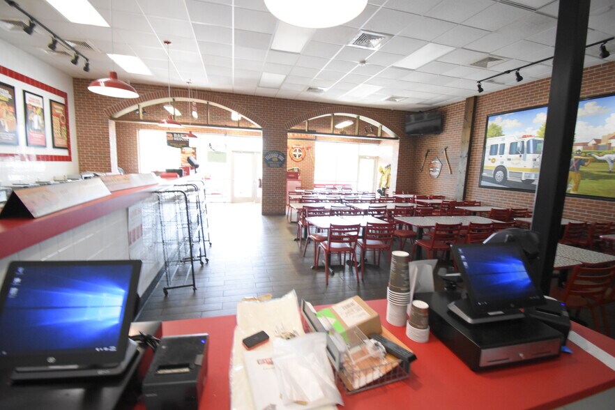 More Photos Of 253 N Bypass 35, Alvin Storefront For Lease