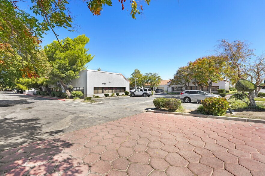 More Photos Of , Palmdale Office For Sale