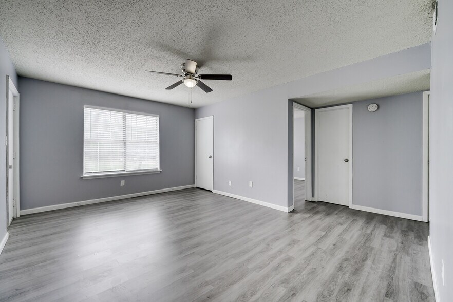 More Photos Of 1906 W Matthews Ave, Jonesboro Apartments For Sale