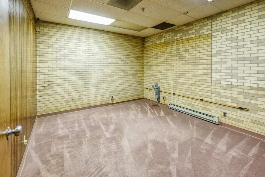 More Photos Of 5500 N Sharon Amity Rd, Charlotte Manufacturing For Lease