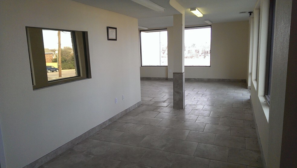 More Photos Of 4120 Harwood Rd, Bedford Flex For Lease