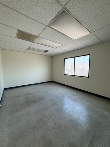 More Photos Of 440 E Walnut Ave, Fullerton Warehouse For Lease