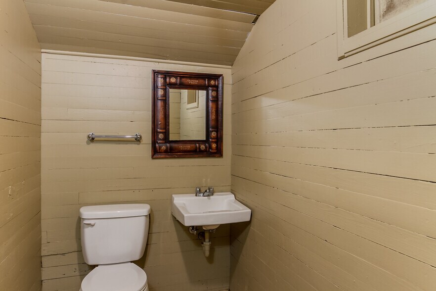 More Photos Of 2606 8th St, Tuscaloosa Office For Sale