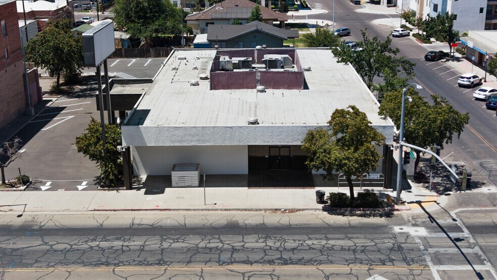 More Photos Of 231-233 E Yosemite Ave, Madera Bank For Sale
