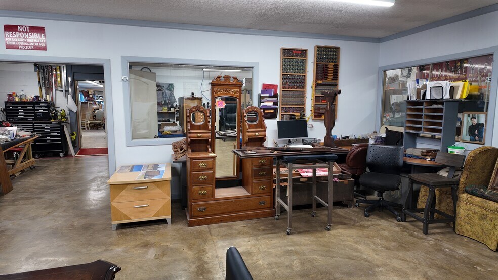 More Photos Of 5467 N Main St, Joplin Freestanding For Sale