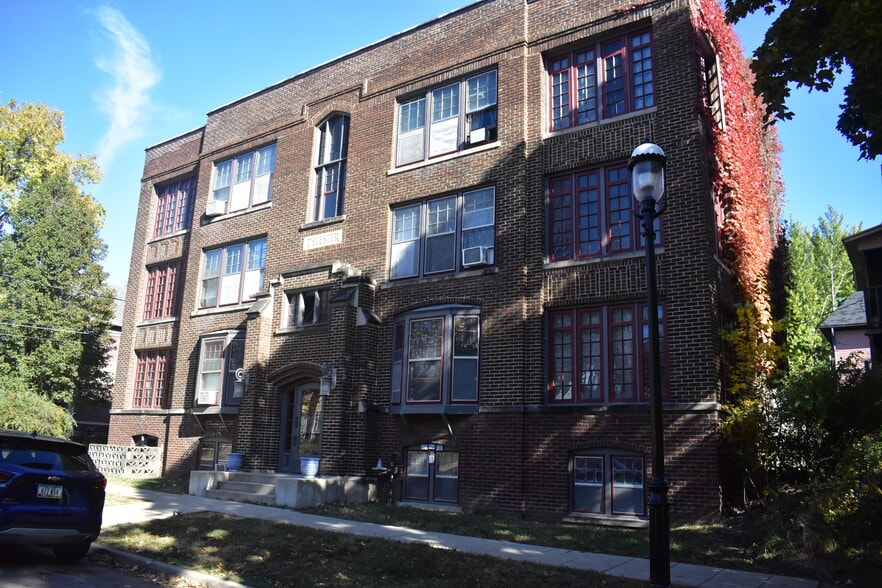 More Photos Of 811 16th St, Des Moines Apartments For Sale