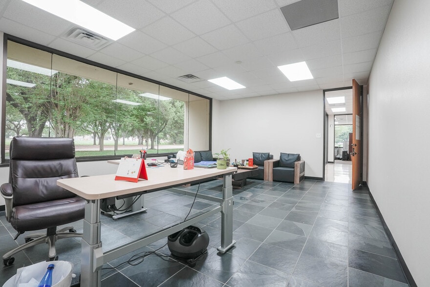 More Photos Of 10410 Corporate Dr, Sugar Land Coworking Space