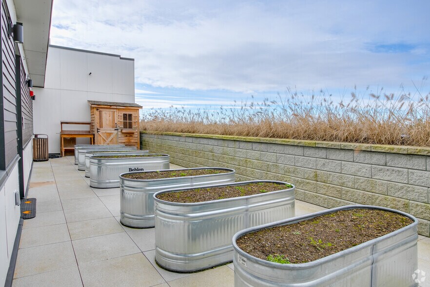 More Photos Of 2895 10th Av, Vancouver Apartments For Lease