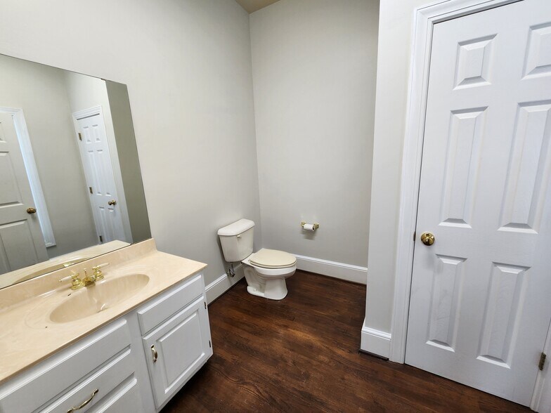 More Photos Of 1280 Fairway St, Bowling Green Office For Lease