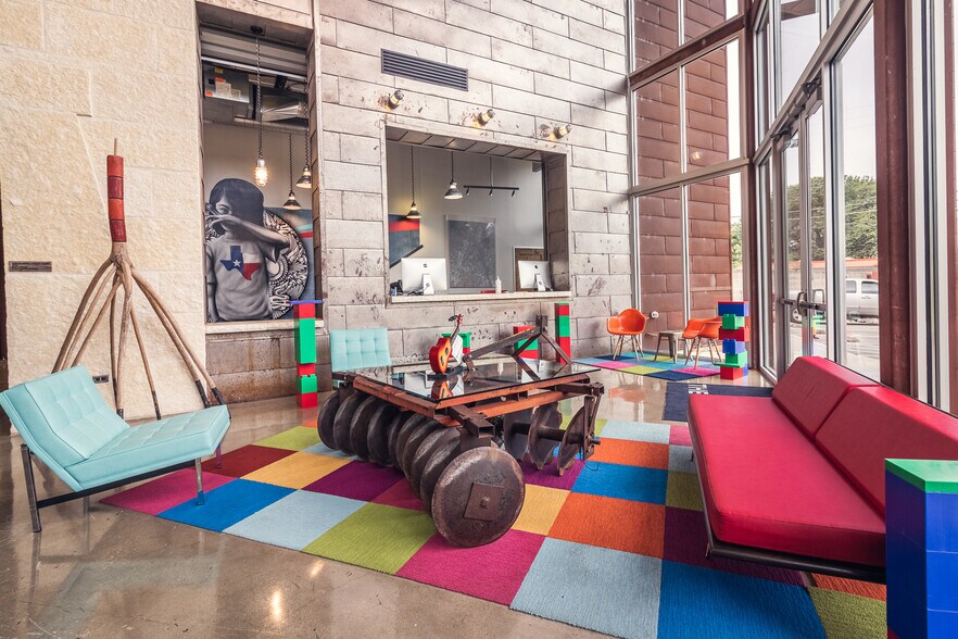 More Photos Of 102 9th St, San Antonio Office For Sale