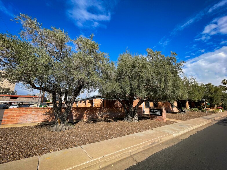 More Photos Of 52 E Monterey Way, Phoenix Medical For Lease
