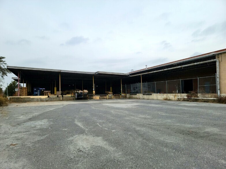 More Photos Of 210 Henson Rd, Blacksburg Warehouse For Lease