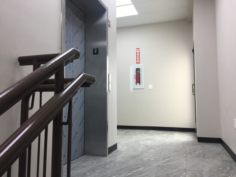 More Photos Of 701 Pin Oak Rd, Katy Storefront Retail Office For Lease