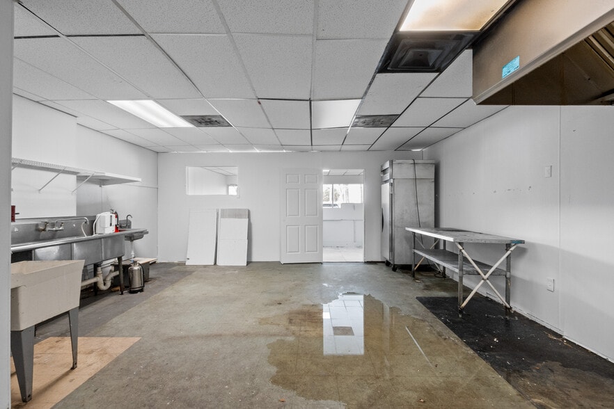 More Photos Of 5552 NW 31st Ave, Fort Lauderdale General Retail For Lease