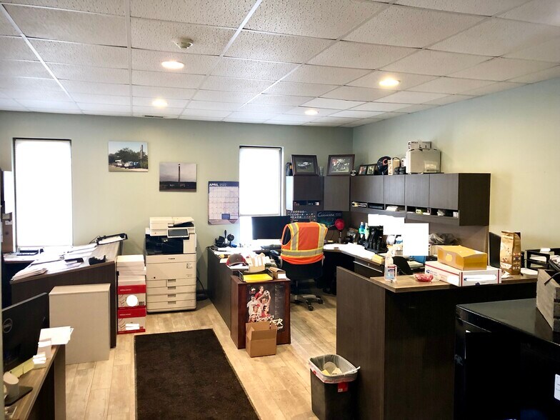 More Photos Of 825 E North St, Elburn Warehouse For Lease