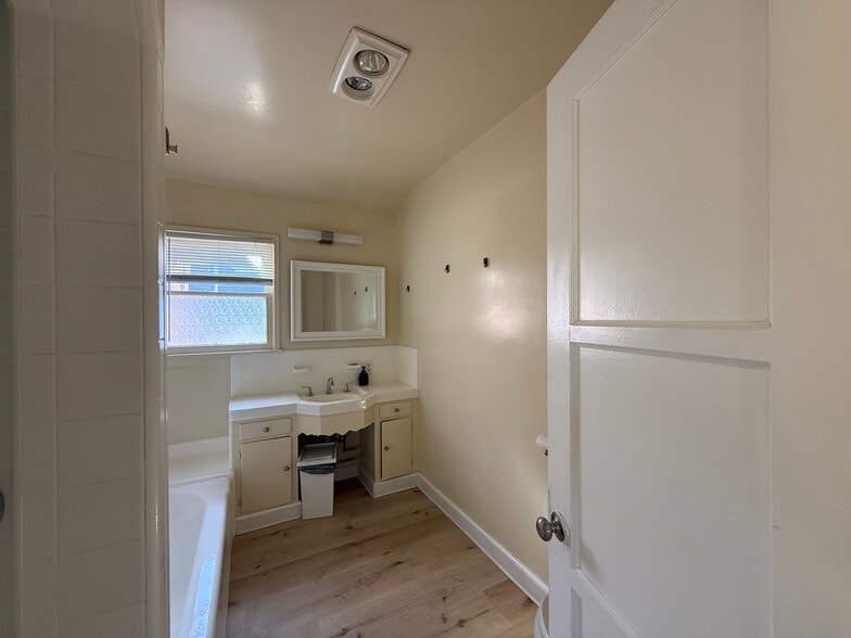 More Photos Of 4343 Laurel Canyon Blvd, Studio City Office For Lease