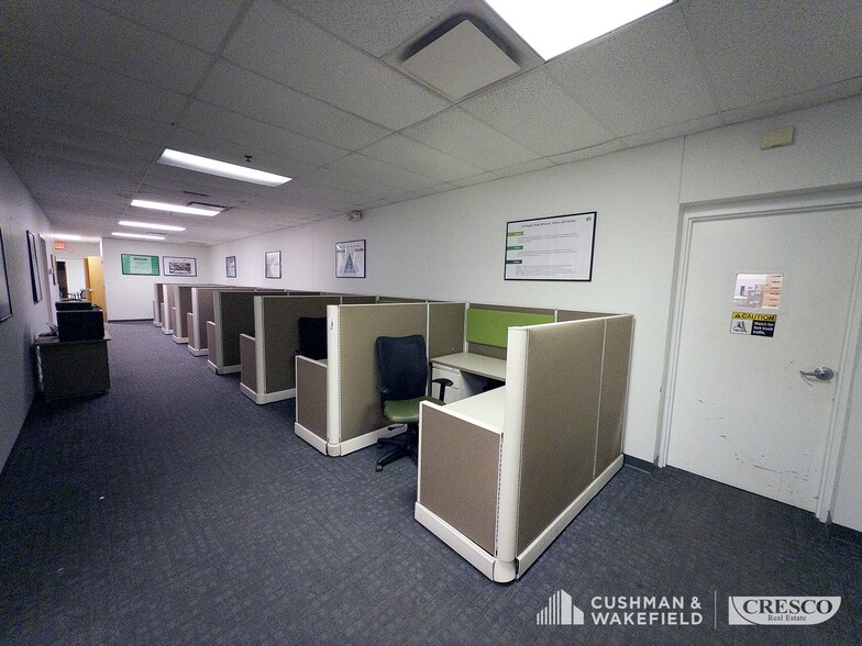 More Photos Of 5633 Hudson Industrial Pky, Hudson Flex For Sale