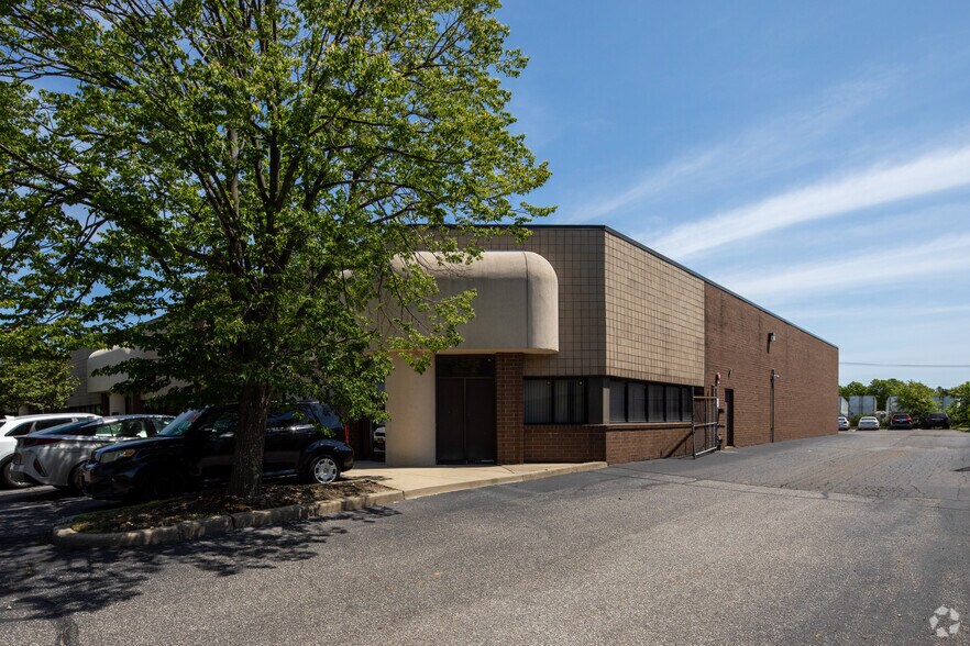 More Photos Of 85 Air Park Dr, Ronkonkoma Industrial For Sale