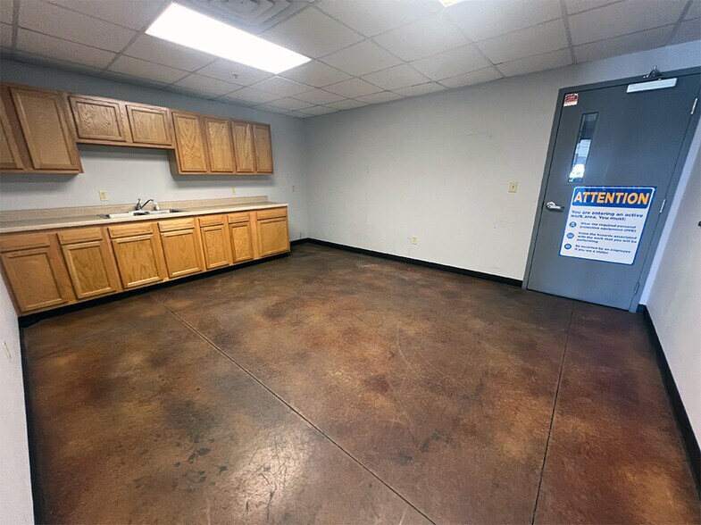 More Photos Of 11601 Frank Bonan Industrial Park Dr, Benton Industrial For Lease