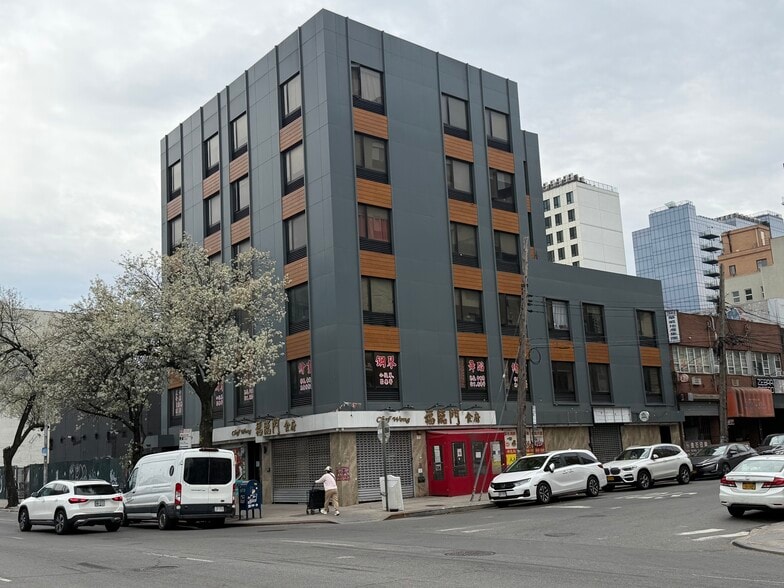 Primary Photo Of 13553 Northern Blvd, Flushing Apartments For Sale