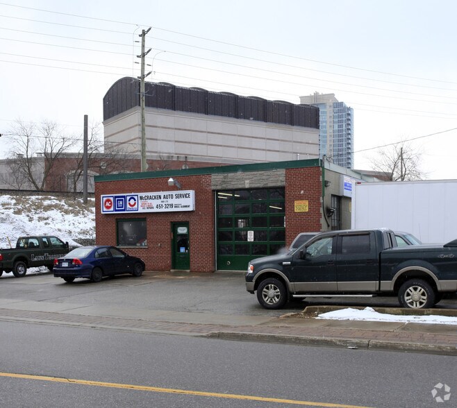 More Photos Of 21 Union St, Brampton Auto Repair For Sale