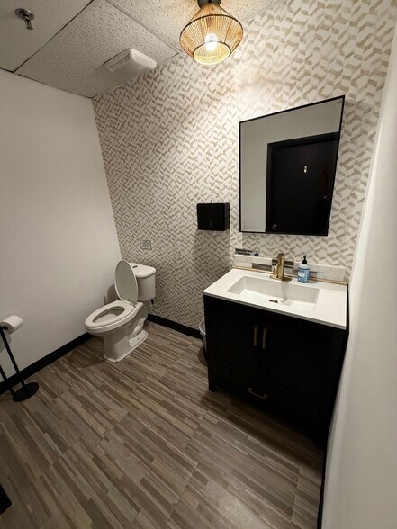 More Photos Of 28441 S Tamiami Trl, Bonita Springs General Retail For Lease