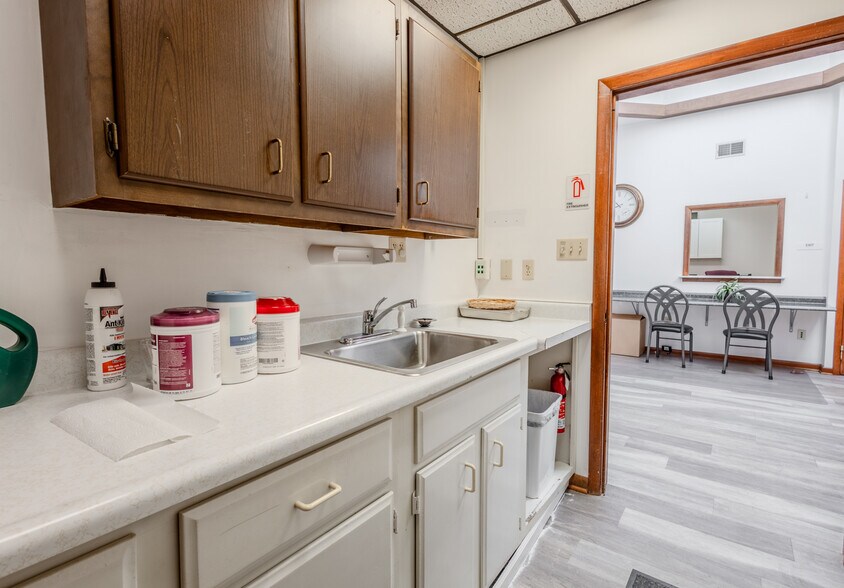 More Photos Of 310 Mulberry St, Scottdale Medical For Lease