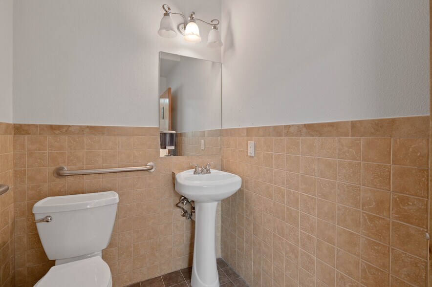 More Photos Of 3605 Interstate 30, Mesquite Medical For Lease