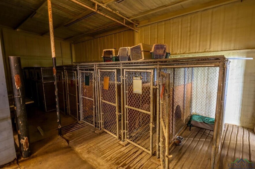 More Photos Of 1024 US Highway 59 N, Carthage Veterinarian Kennel For Sale