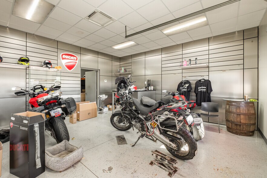 More Photos Of 944 State Route 28, Milford Auto Repair For Lease