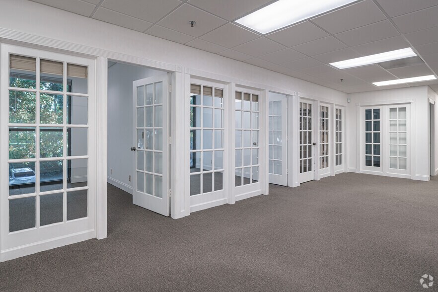 More Photos Of 70 Royal Poinciana Plz, Palm Beach Unknown For Lease